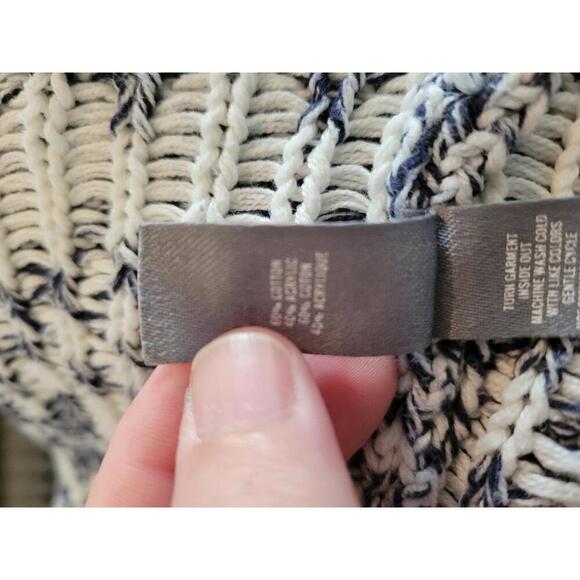 Aerie XS navy blue & white aztek print sweater cardigan - Picture 4 of 5